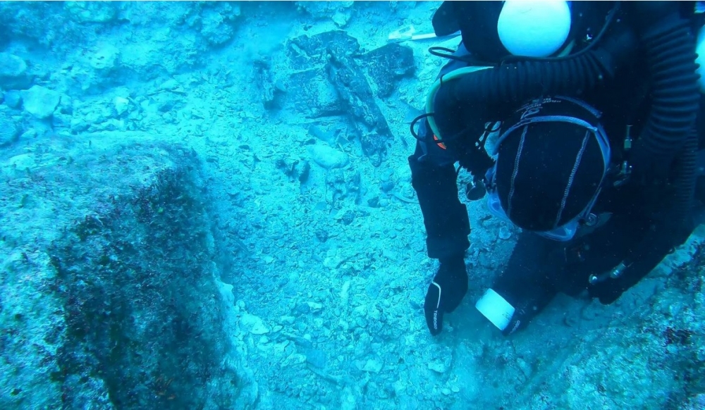 &Epsilon;&kappa;&pi;&lambda;ή&sigma;&sigma;&epsilon;&iota; &kappa;&alpha;&iota; &pi;ά&lambda;&iota; &tau;&omicron; &Nu;&alpha;&upsilon;ά&gamma;&iota;&omicron; &tau;&omega;&nu; &Alpha;&nu;&tau;&iota;&kappa;&upsilon;&theta;ή&rho;&omega;&nu;