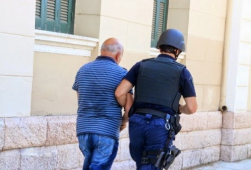 Παιδοκτόνος δολοφόνησε και έκαψε το γιό του