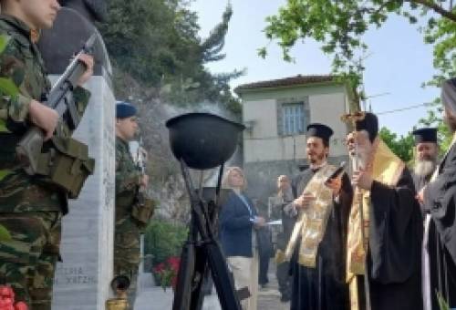 200 χρόνια μετά η Κονιδίτσα δεν ξέχασε τον ηρωικό παπά Ιωάννη Κάτσαρη