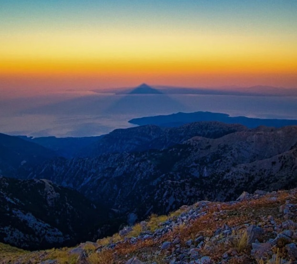 &laquo;&Kappa;&alpha;&tau;&alpha;&kappa;&tau;ά&raquo; &tau;&eta;&nu; &kappa;&omicron;&rho;&upsilon;&phi;ή &tau;&omicron;&upsilon; &Tau;&alpha;ϋ&gamma;έ&tau;&omicron;&upsilon; &omicron; &Epsilon;&Omicron;&Sigma; &Mu;&omicron;&lambda;ά&omega;&nu;-&Nu;&Alpha; &Lambda;&alpha;&kappa;&omega;&nu;ί&alpha;&sigmaf;