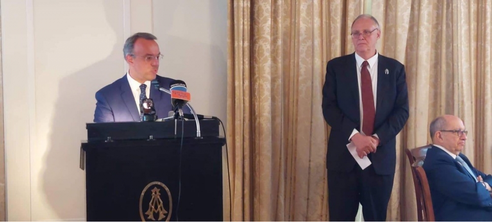 &Mu;&epsilon; &tau;&omicron;&nu; &upsilon;&pi;&omicron;&upsilon;&rho;&gamma;ό &Omicron;&iota;&kappa;&omicron;&nu;&omicron;&mu;&iota;&kappa;ώ&nu; &omicron; &Delta;ή&mu;&alpha;&rho;&chi;&omicron;&sigmaf; &Sigma;&pi;ά&rho;&tau;&eta;&sigmaf;