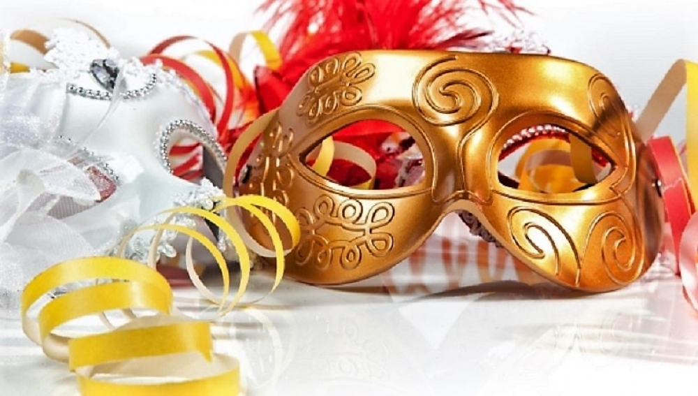 «Αποκρεύουμε» γύρω από τη φωτιά στη Σκούρα