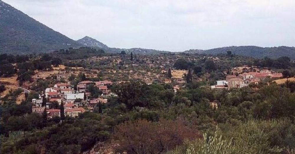 &Mu;&upsilon;&rho;&sigma;ί&nu;&eta;, &laquo;&epsilon;&sigma;ύ &delta;&omicron;&xi;&alpha;&sigma;&tau;&iota;&kappa;ή&raquo; &kappa;&alpha;&iota; &tau;&omicron;&upsilon;&rho;&iota;&sigma;&tau;&iota;&kappa;ά &alpha;&nu;&alpha;&gamma;&epsilon;&nu;&nu;&eta;&mu;έ&nu;&eta;