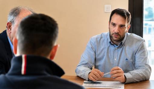 &Alpha;&pi;ό &tau;&eta;&nu; &Pi;&epsilon;&lambda;&omicron;&pi;ό&nu;&nu;&eta;&sigma;&omicron; &sigma;&tau;&eta;&nu; &eta;&gamma;&epsilon;&sigma;ί&alpha; &tau;&omicron;&upsilon; &Kappa;&omicron;&iota;&nu;&omega;&nu;&iota;&kappa;&omicron;ύ &Kappa;&lambda;&iota;&mu;&alpha;&tau;&iota;&kappa;&omicron;ύ &Tau;&alpha;&mu;&epsilon;ί&omicron;&upsilon; &omicron; &Theta;&omicron;&delta;&omega;&rho;ή&sigmaf; &Kappa;&omicron;&upsilon;&nu;&alpha;&delta;έ&alpha;&sigmaf;