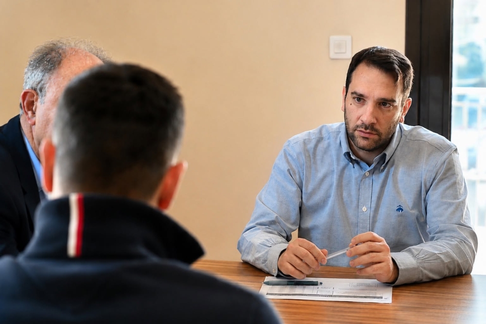 &Alpha;&pi;ό &tau;&eta;&nu; &Pi;&epsilon;&lambda;&omicron;&pi;ό&nu;&nu;&eta;&sigma;&omicron; &sigma;&tau;&eta;&nu; &eta;&gamma;&epsilon;&sigma;ί&alpha; &tau;&omicron;&upsilon; &Kappa;&omicron;&iota;&nu;&omega;&nu;&iota;&kappa;&omicron;ύ &Kappa;&lambda;&iota;&mu;&alpha;&tau;&iota;&kappa;&omicron;ύ &Tau;&alpha;&mu;&epsilon;ί&omicron;&upsilon; &omicron; &Theta;&omicron;&delta;&omega;&rho;ή&sigmaf; &Kappa;&omicron;&upsilon;&nu;&alpha;&delta;έ&alpha;&sigmaf;