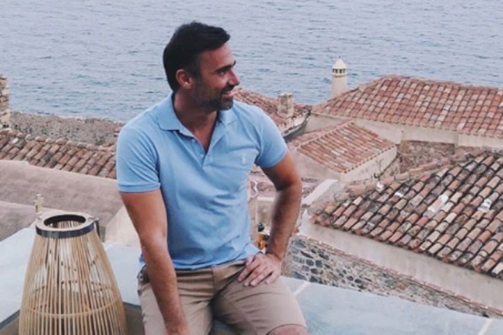 &Sigma;&tau;&eta; &Mu;&omicron;&nu;&epsilon;&mu;&beta;&alpha;&sigma;&iota;ά &gamma;&iota;ό&rho;&tau;&alpha;&sigma;&epsilon; &tau;&alpha; &gamma;&epsilon;&nu;έ&theta;&lambda;&iota;&alpha; &tau;&omicron;&upsilon; &omicron; &Gamma;. &Kappa;&alpha;&pi;&omicron;&upsilon;&tau;&zeta;ί&delta;&eta;&sigmaf;! (&Phi;&Omega;&Tau;&Omicron;)