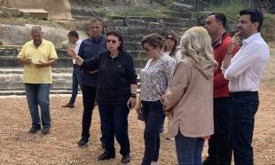 &Mu;&epsilon;&tau;ά &tau;&omicron;&nu; &Mu;&upsilon;&sigma;&tau;&rho;ά &eta; &pi;&omicron;&lambda;&iota;&tau;&iota;&sigma;&tau;&iota;&kappa;ή &laquo;&sigma;&kappa;&upsilon;&tau;ά&lambda;&eta;&raquo; &alpha;&nu;ή&kappa;&epsilon;&iota; &sigma;&tau;&eta; &Sigma;&pi;ά&rho;&tau;&eta;