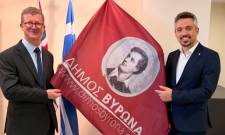 &Omicron; &Lambda;ό&rho;&delta;&omicron;&sigmaf; &Beta;ύ&rho;&omega;&nu; &laquo;&epsilon;&pi;&iota;&sigma;&tau;&rho;έ&phi;&epsilon;&iota;&raquo; &sigma;&tau;&eta;&nu; &pi;ό&lambda;&eta; &tau;&omicron;&upsilon;