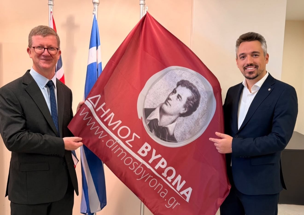 &Omicron; &Lambda;ό&rho;&delta;&omicron;&sigmaf; &Beta;ύ&rho;&omega;&nu; &laquo;&epsilon;&pi;&iota;&sigma;&tau;&rho;έ&phi;&epsilon;&iota;&raquo; &sigma;&tau;&eta;&nu; &pi;ό&lambda;&eta; &tau;&omicron;&upsilon;