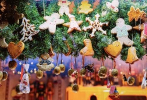 Γιορτινή μαγεία στην πλατεία Σπάρτης από το bazaar του ΚΔΑΠ Διάπλασις ΑμεΑ