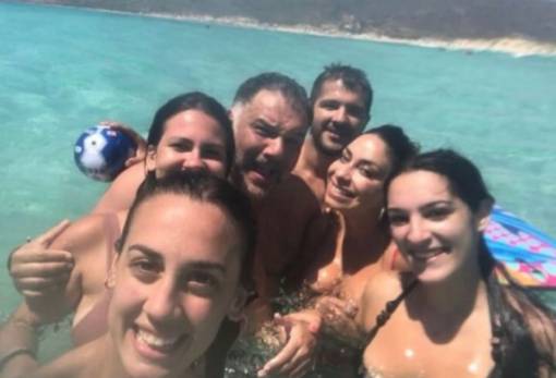 Ο Γρ. Αρναούτογλου με την παρέα του για διακοπές στην Ελαφόνησο! (ΦΩΤΟ)