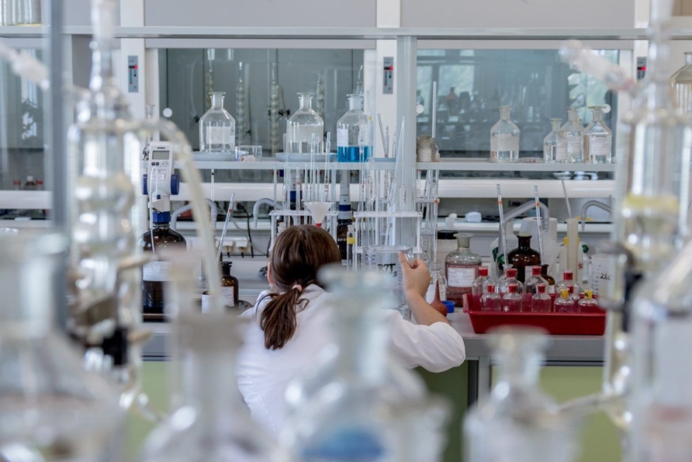 HIV: &Pi;ώ&sigmaf; &eta; &tau;&epsilon;&chi;&nu;&omicron;&lambda;&omicron;&gamma;ί&alpha; mRNA &beta;&gamma;ά&zeta;&epsilon;&iota; &tau;&omicron;&nu; &iota;ό &alpha;&pi;ό &tau;&eta;&nu; &kappa;&rho;&upsilon;&psi;ώ&nu;&alpha; &tau;&omicron;&upsilon; &kappa;&alpha;&iota; &omicron;&delta;&eta;&gamma;&epsilon;ί &sigma;&epsilon; &omicron;&rho;&iota;&sigma;&tau;&iota;&kappa;ή &theta;&epsilon;&rho;&alpha;&pi;&epsilon;ί&alpha;