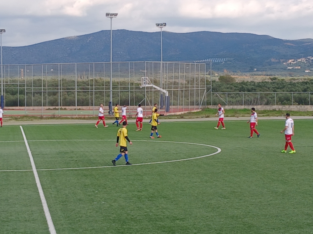 &Alpha;&rsquo; &Kappa;&alpha;&tau;&eta;&gamma;&omicron;&rho;ί&alpha; &Lambda;&alpha;&kappa;&omega;&nu;ί&alpha;&sigmaf;: &Tau;&epsilon;&tau;&rho;ά&delta;&alpha; &kappa;&omicron;&rho;&upsilon;&phi;ή&sigmaf; &mu;&epsilon; &tau;&omicron; &pi;ό&delta;&iota; &sigma;&tau;&omicron; &laquo;&gamma;&kappa;ά&zeta;&iota;&raquo;