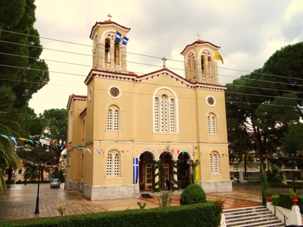 &Mu;&epsilon; &lambda;&alpha;&mu;&pi;&rho;ό&tau;&eta;&tau;&alpha; &omicron; &Epsilon;&sigma;&pi;&epsilon;&rho;&iota;&nu;ό&sigmaf; &tau;&eta;&sigmaf; &Alpha;&gamma;ά&pi;&eta;&sigmaf; &sigma;&tau;&omicron;&nu; &Mu;&eta;&tau;&rho;&omicron;&pi;&omicron;&lambda;&iota;&tau;&iota;&kappa;ό &Iota;&Nu; &Epsilon;&upsilon;&alpha;&gamma;&gamma;&epsilon;&lambda;ί&sigma;&tau;&rho;&iota;&alpha;&sigmaf;