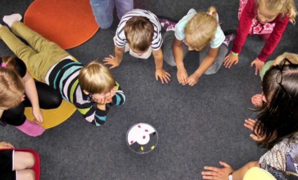 &Delta;&omega;&rho;&epsilon;ά&nu; &epsilon;&rho;&gamma;&alpha;&sigma;&tau;ή&rho;&iota;&alpha; &gamma;&iota;&alpha; &pi;&alpha;&iota;&delta;&iota;ά &sigma;&tau;&omicron; &Mu;&omicron;&upsilon;&sigma;&epsilon;ί&omicron; &Epsilon;&lambda;&iota;ά&sigmaf; &kappa;&alpha;&iota; &Epsilon;&lambda;&lambda;&eta;&nu;&iota;&kappa;&omicron;ύ &Lambda;&alpha;&delta;&iota;&omicron;ύ