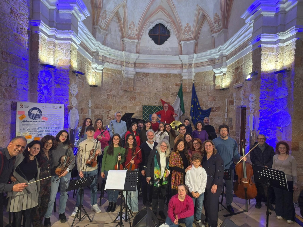 &laquo;MeSpa Symphony&raquo; : &Mu;&iota;&alpha; &mu;&omicron;&upsilon;&sigma;&iota;&kappa;ή &gamma;έ&phi;&upsilon;&rho;&alpha; &epsilon;&nu;ώ&nu;&epsilon;&iota; &Sigma;&pi;ά&rho;&tau;&eta; &kappa;&alpha;&iota; &Iota;&tau;&alpha;&lambda;ί&alpha;
