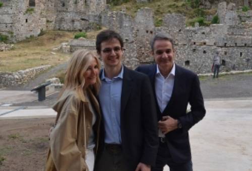 Οικογενειακώς στον Μυστρά ο πρωθυπουργός για τα αποκαλυπτήρια των Παλατιών