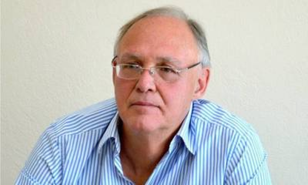 &Beta;&lambda;έ&pi;&epsilon;&iota; &pi;ό&lambda;&epsilon;&mu;&omicron; &alpha;&pi;ό &laquo;&kappa;ά&pi;&omicron;&iota;&alpha; &sigma;ό&gamma;&iota;&alpha;&raquo; &omicron; &Delta;&omicron;ύ&kappa;&alpha;&sigmaf;