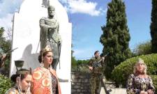 &Epsilon;&gamma;&epsilon;&rho;&tau;ή&rho;&iota;&omicron; &epsilon;&theta;&nu;&iota;&kappa;ή&sigmaf; &mu;&nu;ή&mu;&eta;&sigmaf; 573 &chi;&rho;ό&nu;&iota;&alpha; &mu;&epsilon;&tau;ά: &Kappa;&omicron;&rho;&upsilon;&phi;ώ&nu;&omicron;&nu;&tau;&alpha;&iota; &tau;&alpha; &laquo;&Pi;&alpha;&lambda;&alpha;&iota;&omicron;&lambda;ό&gamma;&epsilon;&iota;&alpha;&raquo;