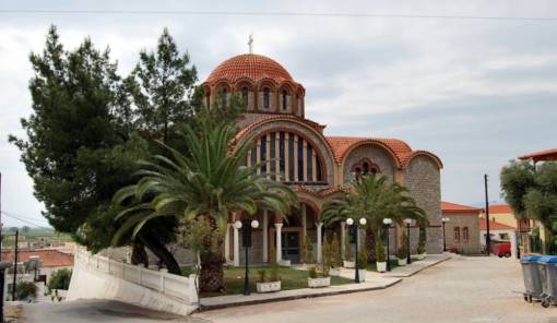 &Mu;&iota;&alpha; &beta;ό&lambda;&tau;&alpha; &gamma;&epsilon;&mu;ά&tau;&eta; &iota;&sigma;&tau;&omicron;&rho;ί&epsilon;&sigmaf; &sigma;&tau;&iota;&sigmaf; &gamma;&epsilon;&iota;&tau;&omicron;&nu;&iota;έ&sigmaf; &tau;&eta;&sigmaf; &Sigma;&kappa;ά&lambda;&alpha;&sigmaf;