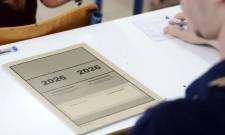 &Eta; &Lambda;&alpha;&kappa;&omega;&nu;ί&alpha; &kappa;&rho;&alpha;&tau;ά &psi;&eta;&lambda;ά &tau;&alpha; &sigma;&kappa;ή&pi;&tau;&rho;&alpha; &tau;&eta;&sigmaf; &alpha;&rho;&iota;&sigma;&tau;&epsilon;ί&alpha;&sigmaf;