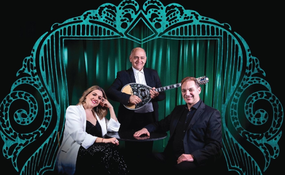 &Tau;&alpha; &laquo;Swing &tau;&omicron;&upsilon; &Mu;&alpha;&nu;ώ&lambda;&eta; &Chi;&iota;ώ&tau;&eta;&raquo; &zeta;&omega;&nu;&tau;&alpha;&nu;&epsilon;ύ&omicron;&upsilon;&nu; &sigma;&tau;&omicron;&nu; &Kappa;ή&pi;&omicron; &tau;&omicron;&upsilon; &Iota;&pi;&pi;&omicron;&kappa;&rho;ά&tau;&eta;