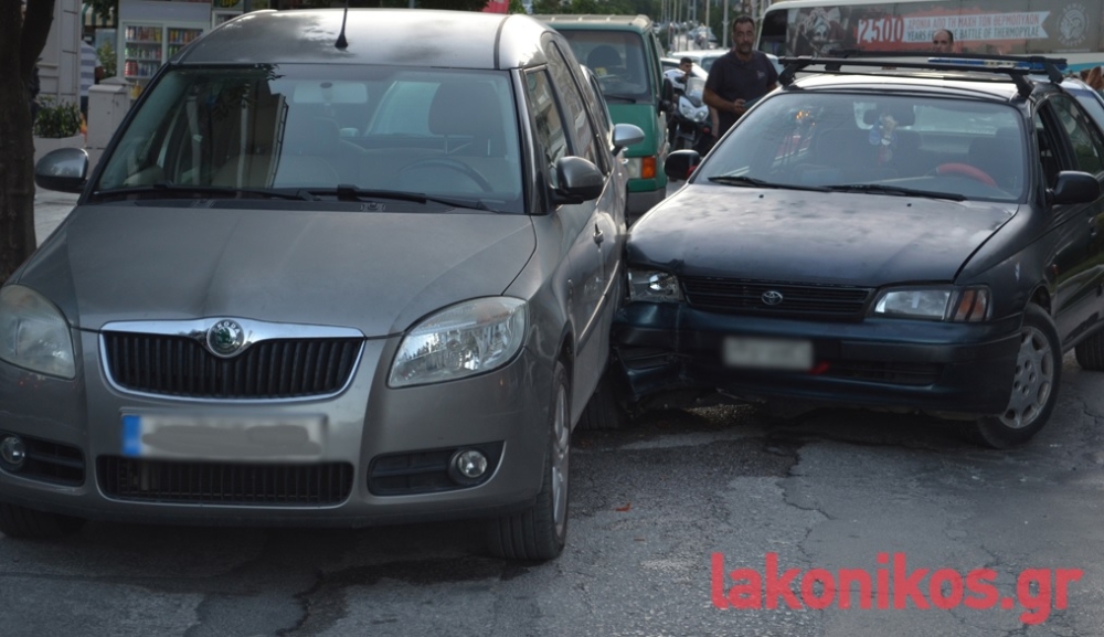 &Iota;&Chi; &laquo;&kappa;&alpha;&rho;&phi;ώ&theta;&eta;&kappa;&epsilon;&raquo; &sigma;&epsilon; 2 &omicron;&chi;ή&mu;&alpha;&tau;&alpha; &sigma;&tau;&omicron; &kappa;έ&nu;&tau;&rho;&omicron; &tau;&eta;&sigmaf; &Sigma;&pi;ά&rho;&tau;&eta;&sigmaf; (&Phi;&Omega;&Tau;&Omicron;)