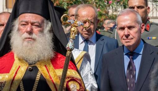 &Alpha;&pi;&lambda;ό&sigmaf; &iota;&epsilon;&rho;&alpha;&pi;ό&sigma;&tau;&omicron;&lambda;&omicron;&sigmaf; &delta;ί&pi;&lambda;&alpha; &sigma;&tau;&eta;&nu; &alpha;&kappa;&rho;&alpha;ί&alpha; &phi;&tau;ώ&chi;&epsilon;&iota;&alpha;