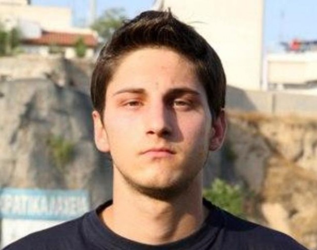 &Tau;&rho;&epsilon;&iota;&sigmaf; &nu;έ&omicron;&iota; &pi;&alpha;ί&kappa;&tau;&epsilon;&sigmaf; &sigma;&tau;&omicron;&upsilon;&sigmaf; &kappa;ό&lambda;&pi;&omicron;&upsilon;&sigmaf; &tau;&eta;&sigmaf; &Alpha;&Epsilon; &Sigma;&pi;ά&rho;&tau;&eta;&sigmaf;