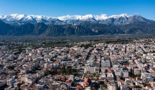 &Pi;&rho;&omicron;&sigma;&iota;&tau;ή &pi;ό&lambda;&eta;, &alpha;&lambda;&lambda;ά &mu;&epsilon; &alpha;&nu;&omicron;&iota;&chi;&tau;ό &tau;&omicron; &sigma;&tau;&omicron;ί&chi;&eta;&mu;&alpha; &tau;&eta;&sigmaf; &phi;&omicron;&iota;&tau;&eta;&tau;&iota;&kappa;ή&sigmaf; &zeta;&omega;ή&sigmaf;