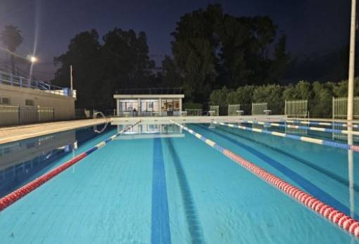 Διαθέσιμη και το βράδυ για το κοινό η πισίνα του Ματάλειου Κολυμβητηρίου