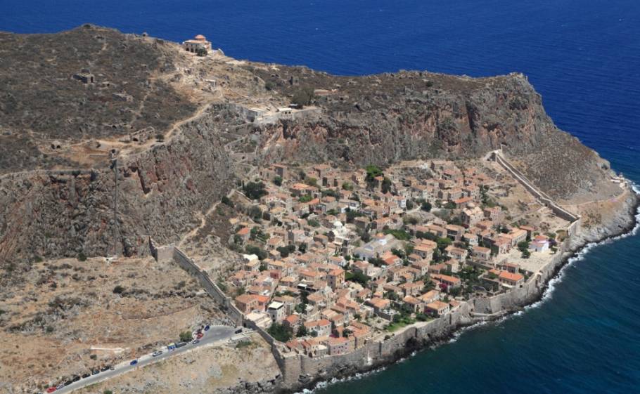 &Eta; &lambda;ή&xi;&eta; &tau;&omicron;&upsilon; &Tau;&alpha;&mu;&epsilon;ί&omicron;&upsilon; &Alpha;&nu;ά&kappa;&alpha;&mu;&psi;&eta;&sigmaf; &laquo;&sigma;&tau;&epsilon;&nu;&epsilon;ύ&epsilon;&iota;&raquo; &tau;&omicron; &tau;&epsilon;&lambda;&epsilon;&phi;&epsilon;&rho;ί&kappa; &Mu;&omicron;&nu;&epsilon;&mu;&beta;&alpha;&sigma;ί&alpha;&sigmaf;