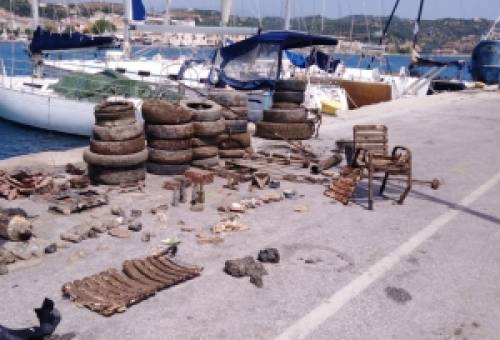 Υποθαλάσσιος… «κάδος» ο βυθός στο λιμάνι Γυθείου (ΦΩΤΟ)