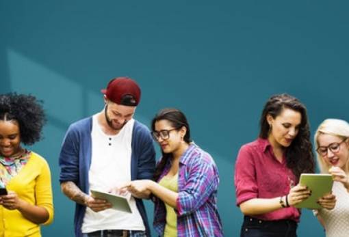 Πολιτικό «φλερτ» με τους πρωτάρηδες των φετινών εκλογών