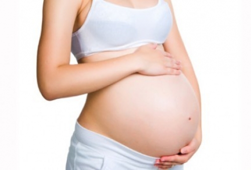 Πώς να απαλλαγείτε από τις ραγάδες της εγκυμοσύνης