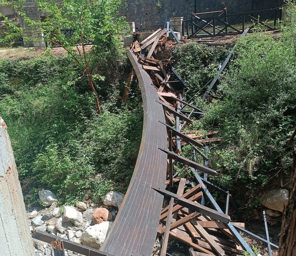 Κατέρρευσε το γεφύρι στις πηγές Κρεββατά στον Μυστρά