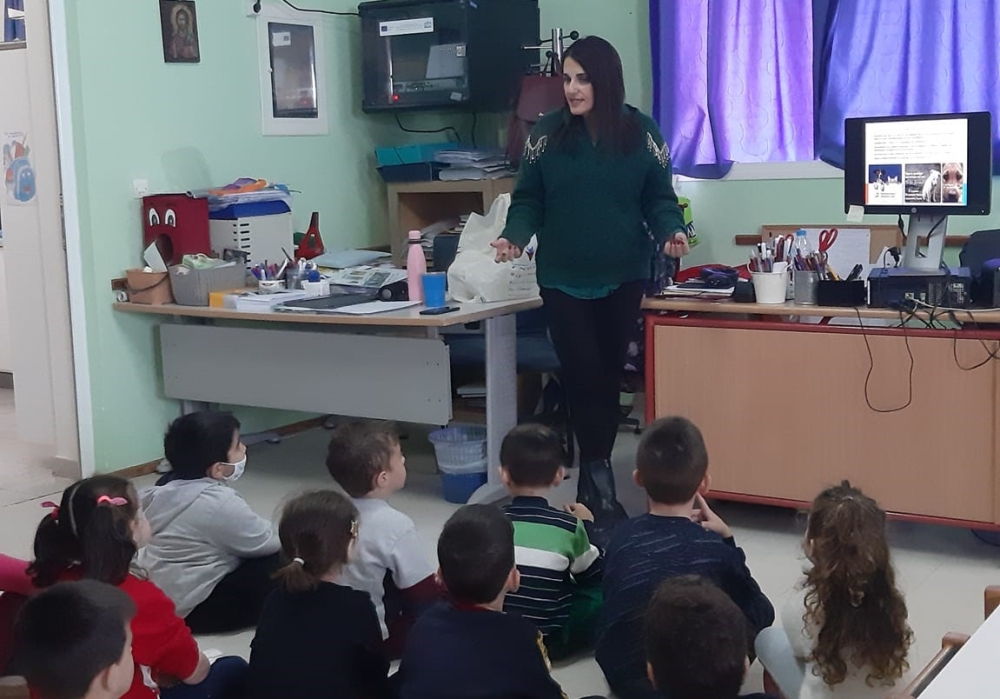 &Eta; &phi;&iota;&lambda;&omicron;&zeta;&omega;ί&alpha; &mu;έ&rho;&omicron;&sigmaf; &tau;&eta;&sigmaf; &epsilon;&kappa;&pi;&alpha;ί&delta;&epsilon;&upsilon;&sigma;&eta;&sigmaf; &sigma;&tau;&omicron; &Nu;&eta;&pi;&iota;&alpha;&gamma;&omega;&gamma;&epsilon;ί&omicron; &Kappa;&rho;&omicron;&kappa;&epsilon;ώ&nu;