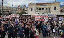 &laquo;&Tau;&rho;ί&alpha; &chi;&rho;ό&nu;&iota;&alpha; &mu;&epsilon;&tau;ά, &eta; &mu;&nu;ή&mu;&eta; έ&gamma;&iota;&nu;&epsilon; &epsilon;&upsilon;&theta;ύ&nu;&eta;&raquo;: &Sigma;&upsilon;&gamma;&kappa;έ&nu;&tau;&rho;&omega;&sigma;&eta; &gamma;&iota;&alpha; &tau;&alpha; &Tau;έ&mu;&pi;&eta; &sigma;&tau;&eta; &Sigma;&pi;ά&rho;&tau;&eta;