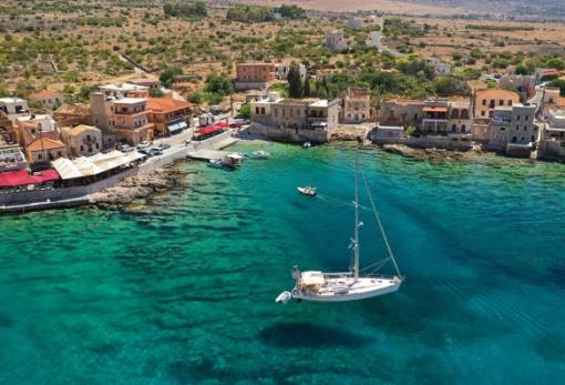 Πεζοπορία στη Μάνη με τον ΕΟΣ