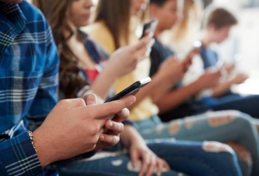 Οι έφηβοι εκτίθενται σε «φρικτό» περιεχόμενο στο Διαδίκτυο