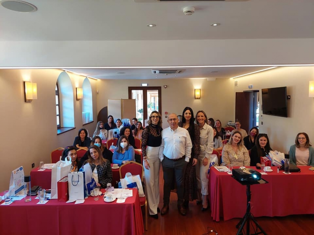 &Eta; &mu;&alpha;&gamma;&iota;&kappa;ή &pi;&omicron;&rho;&epsilon;ί&alpha; &alpha;&pi;ό &tau;&eta;&nu; &epsilon;&gamma;&kappa;&upsilon;&mu;&omicron;&sigma;ύ&nu;&eta; &sigma;&tau;&eta; &lambda;&omicron;&chi;&epsilon;ί&alpha;