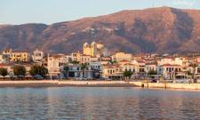 &Alpha;&pi;ό &tau;&alpha; &beta;ά&theta;&eta; &tau;&eta;&sigmaf; &gamma;&eta;&sigmaf; &sigma;&tau;&alpha; ί&chi;&nu;&eta; &tau;&eta;&sigmaf; &epsilon;&lambda;&lambda;&eta;&nu;&iota;&kappa;ή&sigmaf; &nu;&alpha;&upsilon;&tau;&omicron;&sigma;ύ&nu;&eta;&sigmaf;: &Epsilon;&kappa;&delta;&rho;&omicron;&mu;ή &tau;&eta;&sigmaf; &Pi;&Epsilon;&Sigma; &sigma;&tau;&eta; &Nu;&epsilon;ά&pi;&omicron;&lambda;&eta; &Beta;&omicron;&iota;ώ&nu;