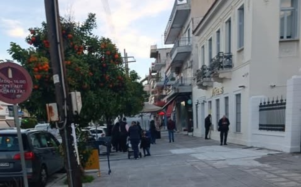 &Tau;&omicron; &delta;&iota;&kappa;ό &sigma;&alpha;&sigmaf; &sigma;&chi;ό&lambda;&iota;&omicron;: &Sigma;&upsilon;&nu;&epsilon;&chi;ί&zeta;&epsilon;&tau;&alpha;&iota; &eta; &alpha;&nu;&alpha;&mu;&omicron;&nu;ή &kappa;&alpha;&iota; &eta; &tau;&alpha;&lambda;&alpha;&iota;&pi;&omega;&rho;ί&alpha;