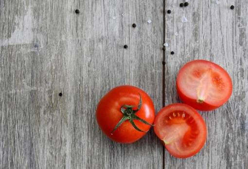 Ντομάτα: Το λαχανικό που δεν πρέπει να τρως το βράδυ
