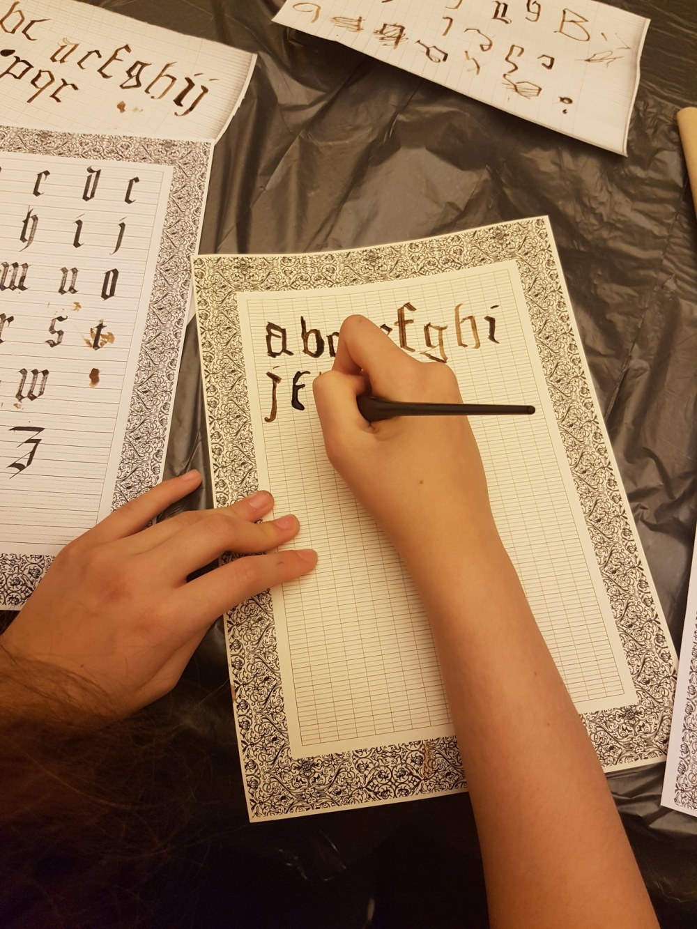 &Alpha;&nu;&alpha;&kappa;&alpha;&lambda;ύ&psi;&tau;&epsilon; &tau;&alpha; &laquo;emoticons&raquo; &tau;&omicron;&upsilon; &pi;&alpha;&rho;&epsilon;&lambda;&theta;ό&nu;&tau;&omicron;&sigmaf;