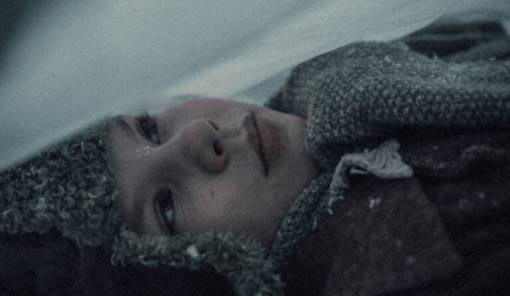 &Pi;&alpha;&iota;&delta;&iota;ά &sigma;&epsilon; &kappa;&alpha;&iota;&rho;ό &pi;&omicron;&lambda;έ&mu;&omicron;&upsilon;: &Alpha;&nu;&tau;&iota;&pi;&omicron;&lambda;&epsilon;&mu;&iota;&kappa;έ&sigmaf; &iota;&sigma;&tau;&omicron;&rho;ί&epsilon;&sigmaf; &sigma;&tau;&eta;&nu; &omicron;&theta;ό&nu;&eta; &tau;&eta;&sigmaf; &Kappa;&iota;&nu;&eta;&mu;&alpha;&tau;&omicron;&gamma;&rho;&alpha;&phi;&iota;&kappa;ή&sigmaf; &Lambda;έ&sigma;&chi;&eta;&sigmaf; &laquo;&Rho;ό&delta;&omicron;&nu;&raquo;