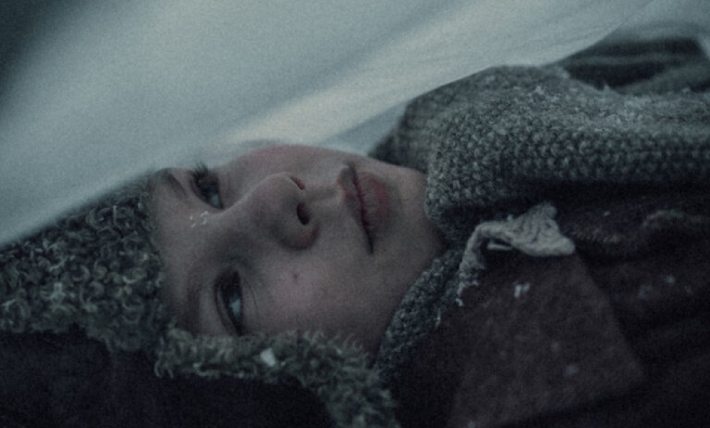 &Pi;&alpha;&iota;&delta;&iota;ά &sigma;&epsilon; &kappa;&alpha;&iota;&rho;ό &pi;&omicron;&lambda;έ&mu;&omicron;&upsilon;: &Alpha;&nu;&tau;&iota;&pi;&omicron;&lambda;&epsilon;&mu;&iota;&kappa;έ&sigmaf; &iota;&sigma;&tau;&omicron;&rho;ί&epsilon;&sigmaf; &sigma;&tau;&eta;&nu; &omicron;&theta;ό&nu;&eta; &tau;&eta;&sigmaf; &Kappa;&iota;&nu;&eta;&mu;&alpha;&tau;&omicron;&gamma;&rho;&alpha;&phi;&iota;&kappa;ή&sigmaf; &Lambda;έ&sigma;&chi;&eta;&sigmaf; &laquo;&Rho;ό&delta;&omicron;&nu;&raquo;