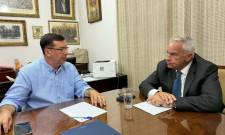 SOS &alpha;&pi;ό &Kappa;&alpha;&rho;&beta;&omicron;&upsilon;&nu;&iota;ά&rho;&eta; &sigma;&epsilon; &Beta;&omicron;&rho;ί&delta;&eta;: &laquo;&Sigma;&epsilon; &alpha;&delta;&iota;έ&xi;&omicron;&delta;&omicron; &omicron; &epsilon;&mu;&pi;&omicron;&rho;&iota;&kappa;ό&sigmaf; &kappa;ό&sigma;&mu;&omicron;&sigmaf;&raquo;
