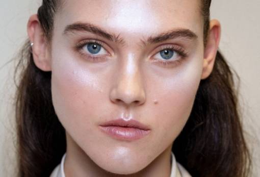 Botox in a bottle: 6 συστατικά «κλειδί» για τον ιδανικό ορό προσώπου