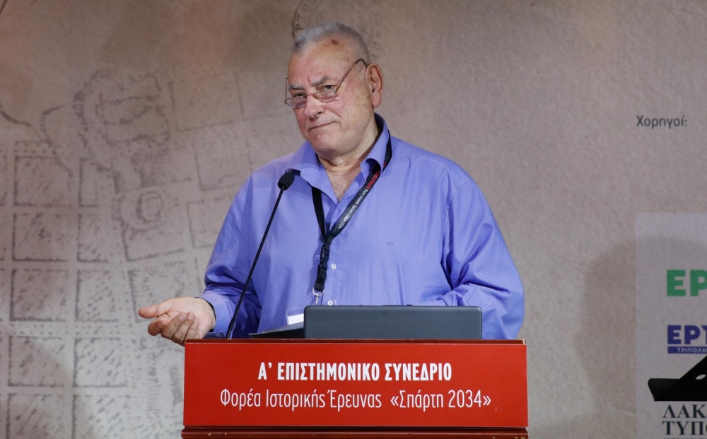 &Tau;&alpha;&rho;ά&zeta;&epsilon;&iota; &tau;&alpha; &nu;&epsilon;&rho;ά&hellip;